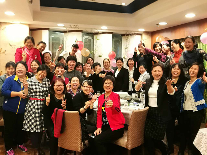 畢業了，來來來，大吃一頓！